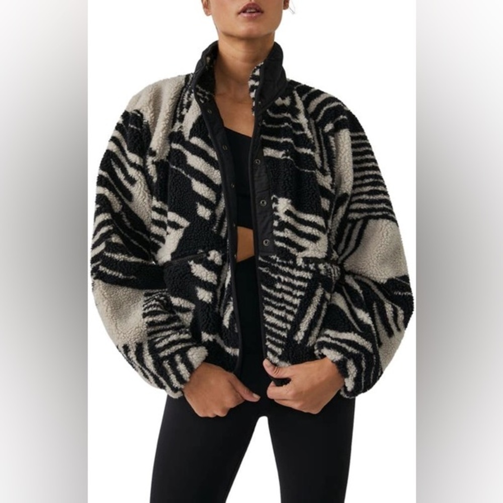 FP Movement Rocky Ridge Fleece in Geo Lines, Size Large
